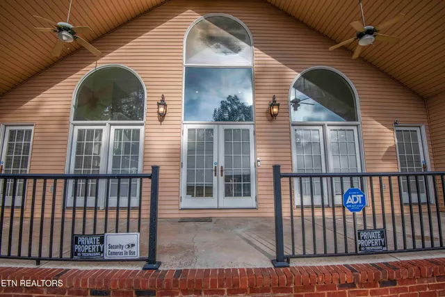 $750,000 | 799 Twin Hills Lane, Jacksboro, TN 37757