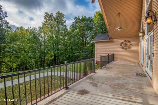 $750,000 | 799 Twin Hills Lane, Jacksboro, TN 37757
