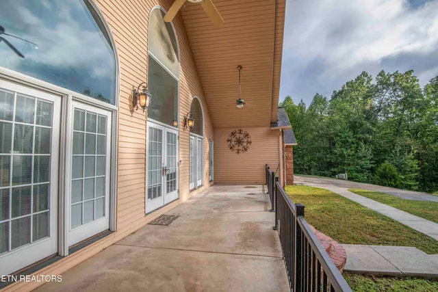 $750,000 | 799 Twin Hills Lane, Jacksboro, TN 37757