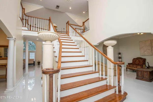 $699,999 | 799 Twin Hills Lane, Jacksboro, TN 37757