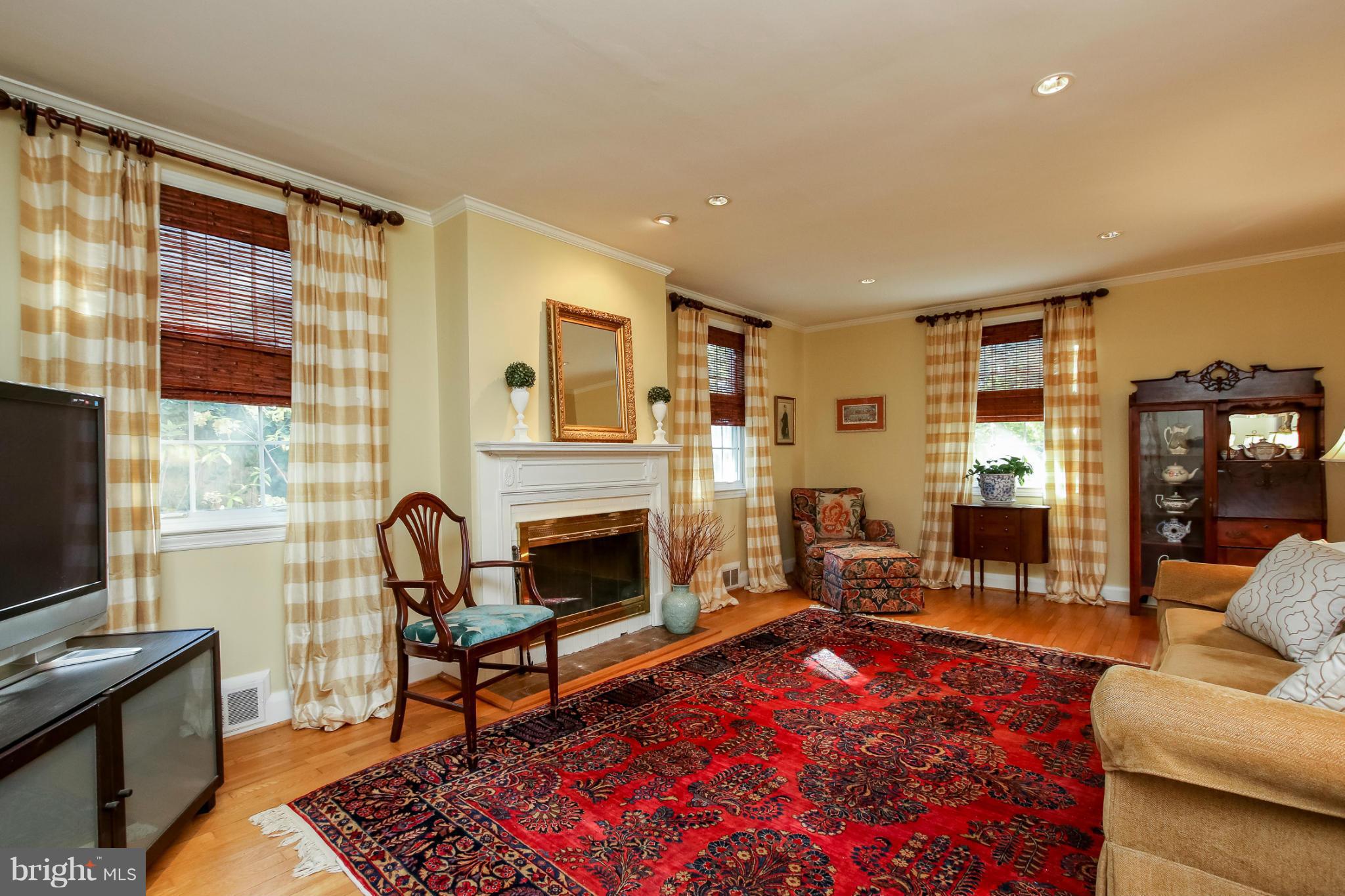 806 Kingston Road Baltimore, MD 21212 - Photo 5 of 30 Living Room