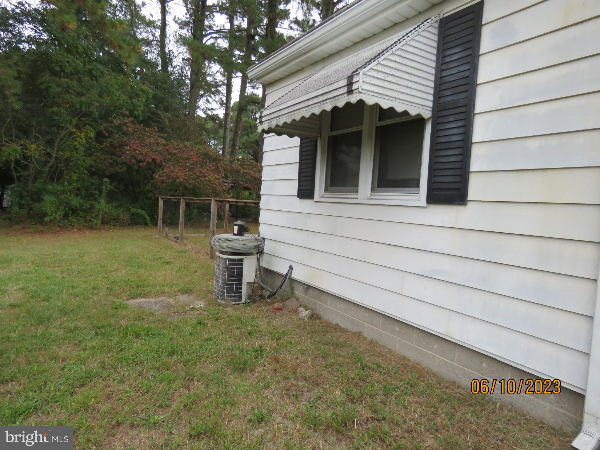 11459 Laurel Road Laurel, DE 19956 - Photo 18 of 22 LEFT SIDE