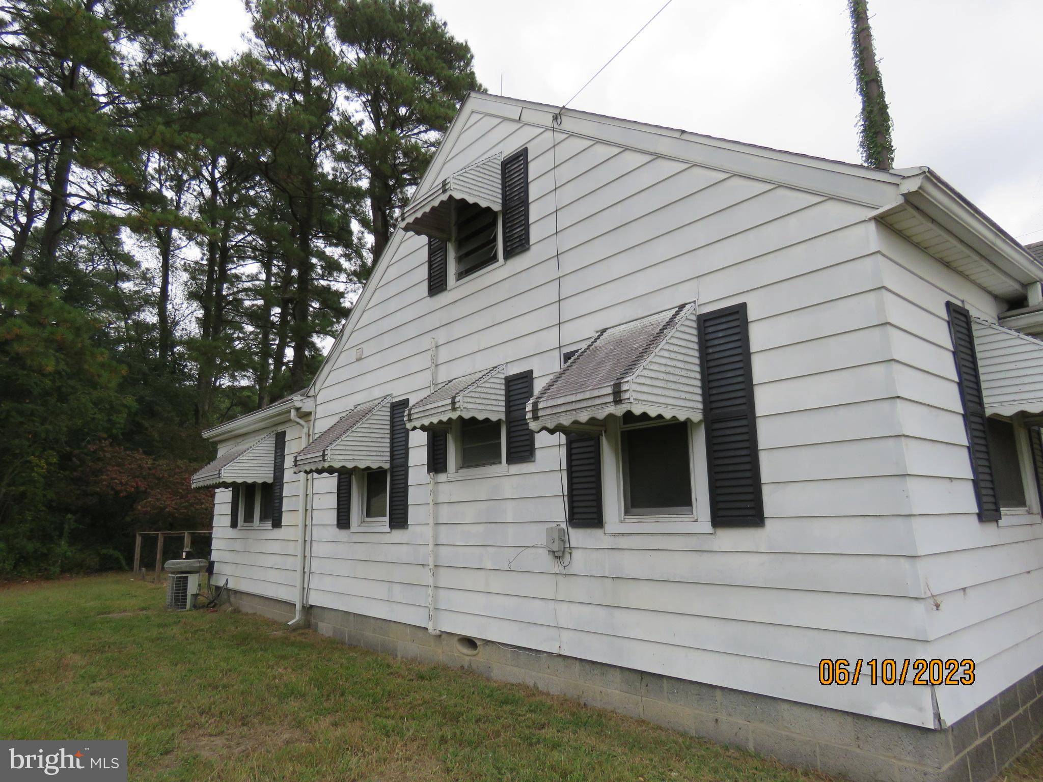 11459 Laurel Road Laurel, DE 19956 - Photo 19 of 22 LEFT SIDE