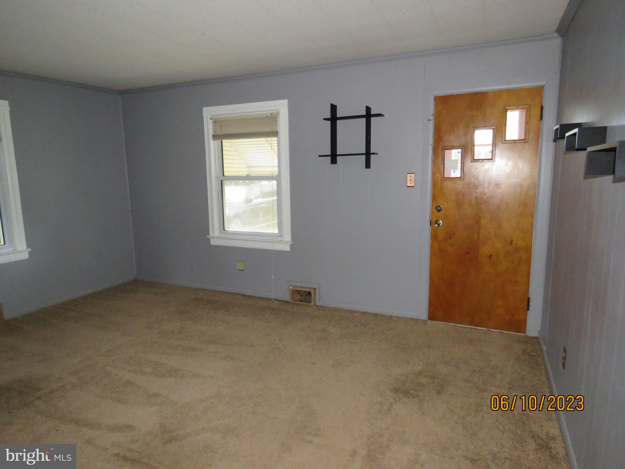 11459 Laurel Road Laurel, DE 19956 - Photo 3 of 22 LIVING ROOM