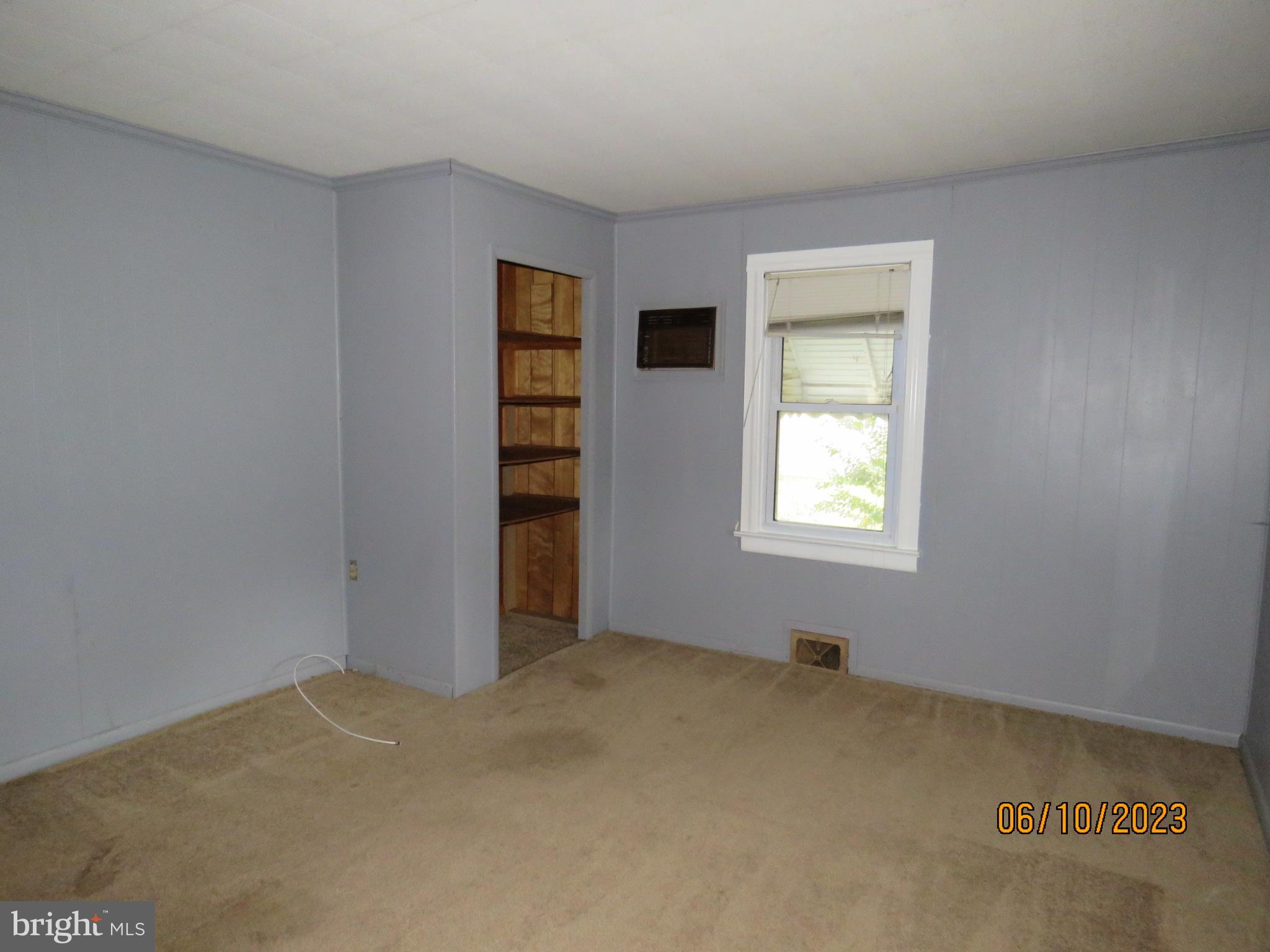11459 Laurel Road Laurel, DE 19956 - Photo 4 of 22 LIVING ROOM