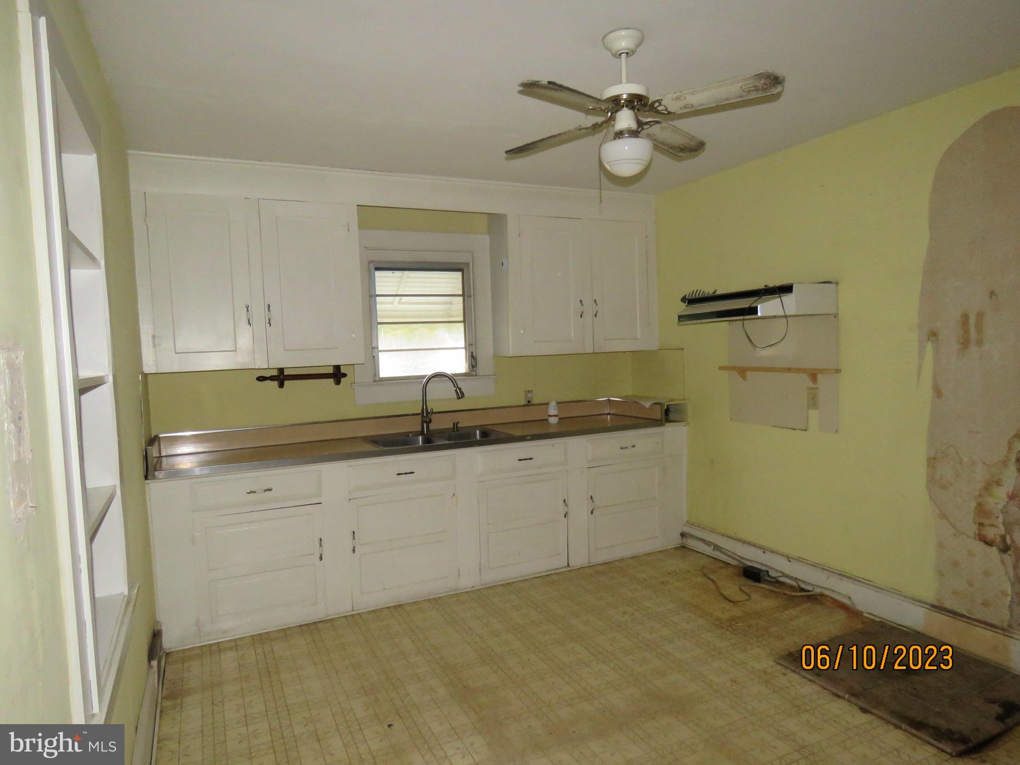 11459 Laurel Road Laurel, DE 19956 - Photo 5 of 22 KITCHEN
