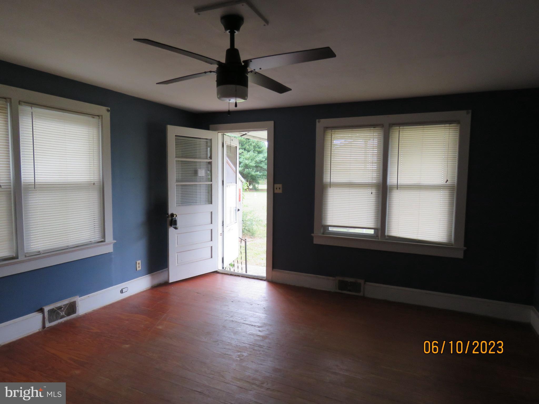 11459 Laurel Road Laurel, DE 19956 - Photo 8 of 22 FAMILY ROOM