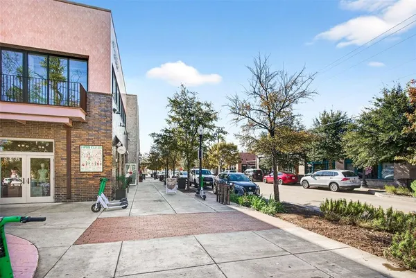 $3,000 | 435 West 9th Street, Unit E F G, Dallas, TX 75208
