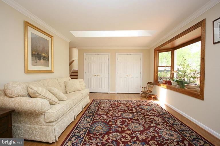 8902 Side Saddle Road Springfield, VA 22152 - Photo 12 of 21 Living Room