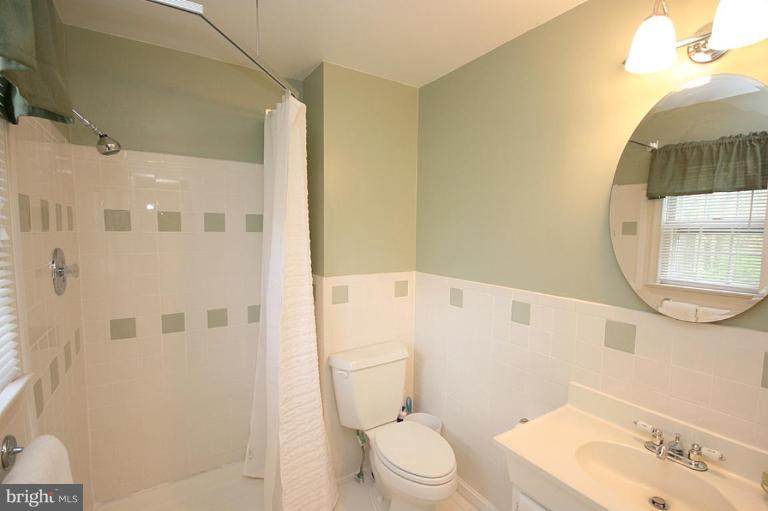 8902 Side Saddle Road Springfield, VA 22152 - Photo 15 of 21 Master Bath