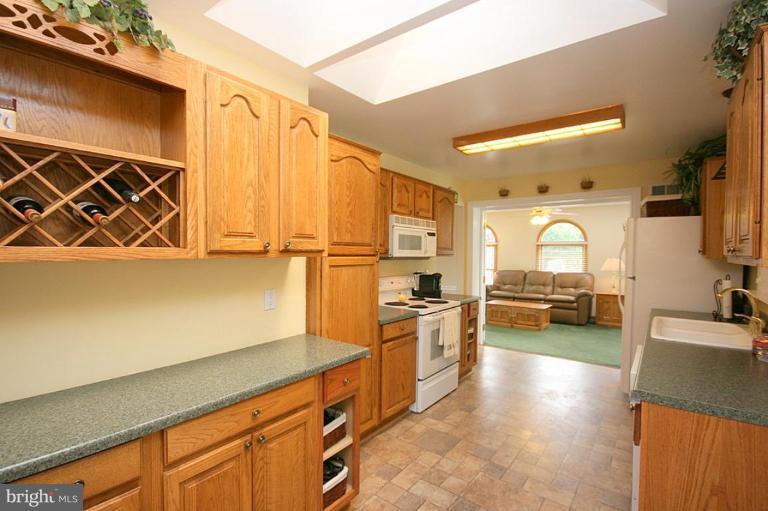 8902 Side Saddle Road Springfield, VA 22152 - Photo 8 of 21 Kitchen