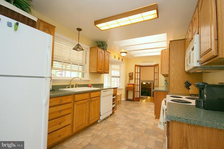 8902 Side Saddle Road Springfield, VA 22152 - Photo 9 of 21 Kitchen #2