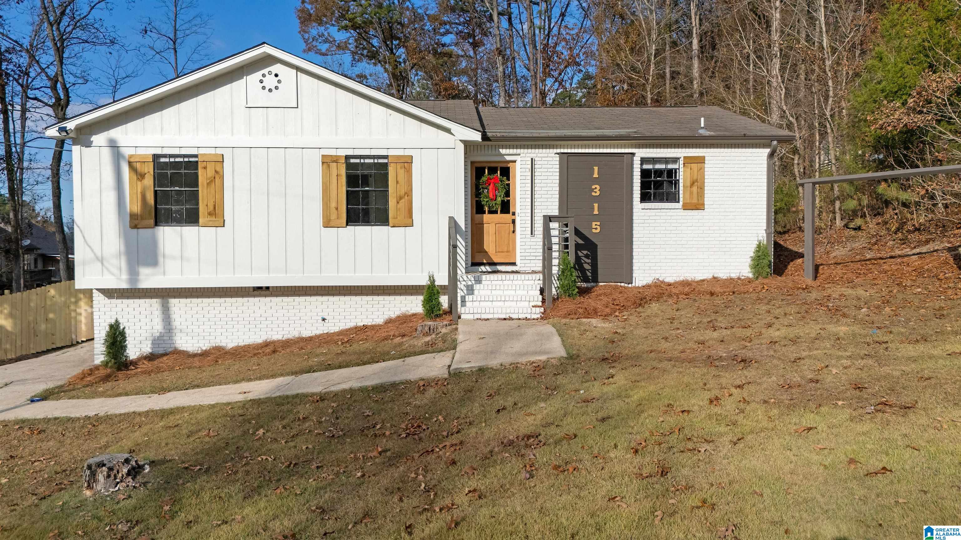 1315 Yellowleaf Circle Alabaster, AL 35114 - Photo 2 of 32