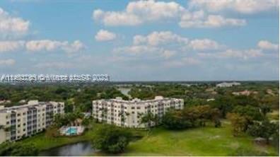 3600 Oaks Clubhouse Drive, Unit 509 Pompano Beach, FL 33069 - Photo 4 of 22 a view of a lake