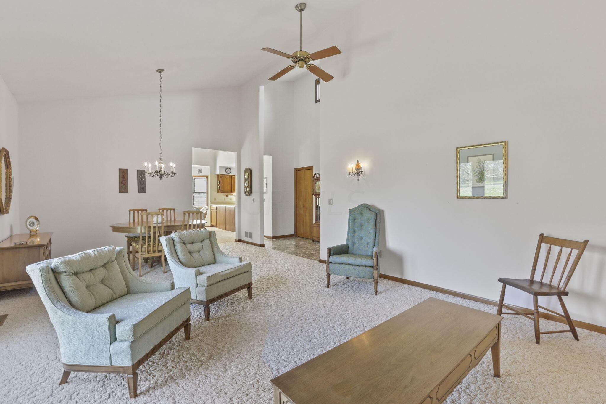 3826 Stemen Road Northwest Baltimore, OH 43105 - Photo 12 of 58 Living Room