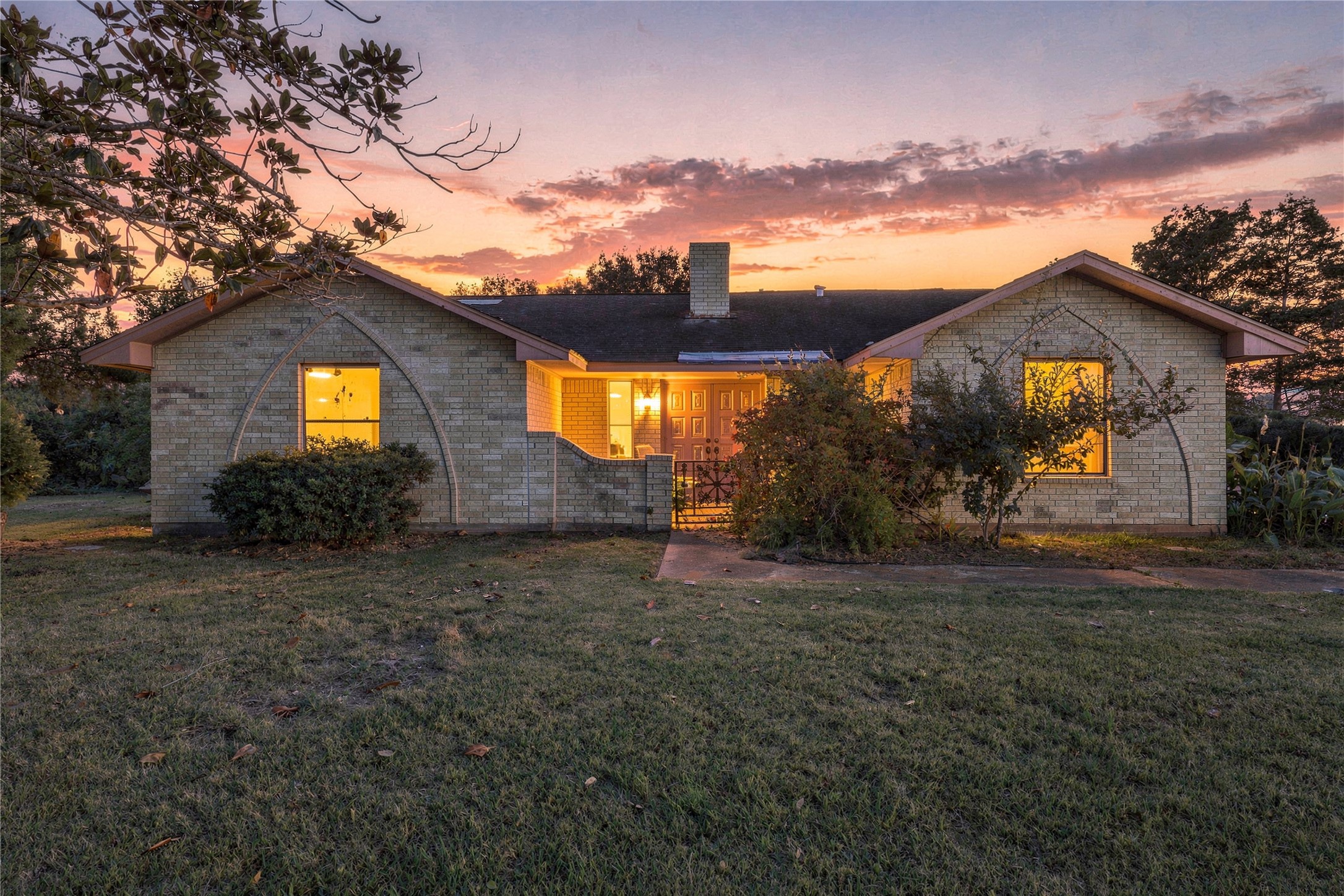 815 County Road 32 Angleton, TX 77515 - Photo 1 of 30 Gallery Image 1