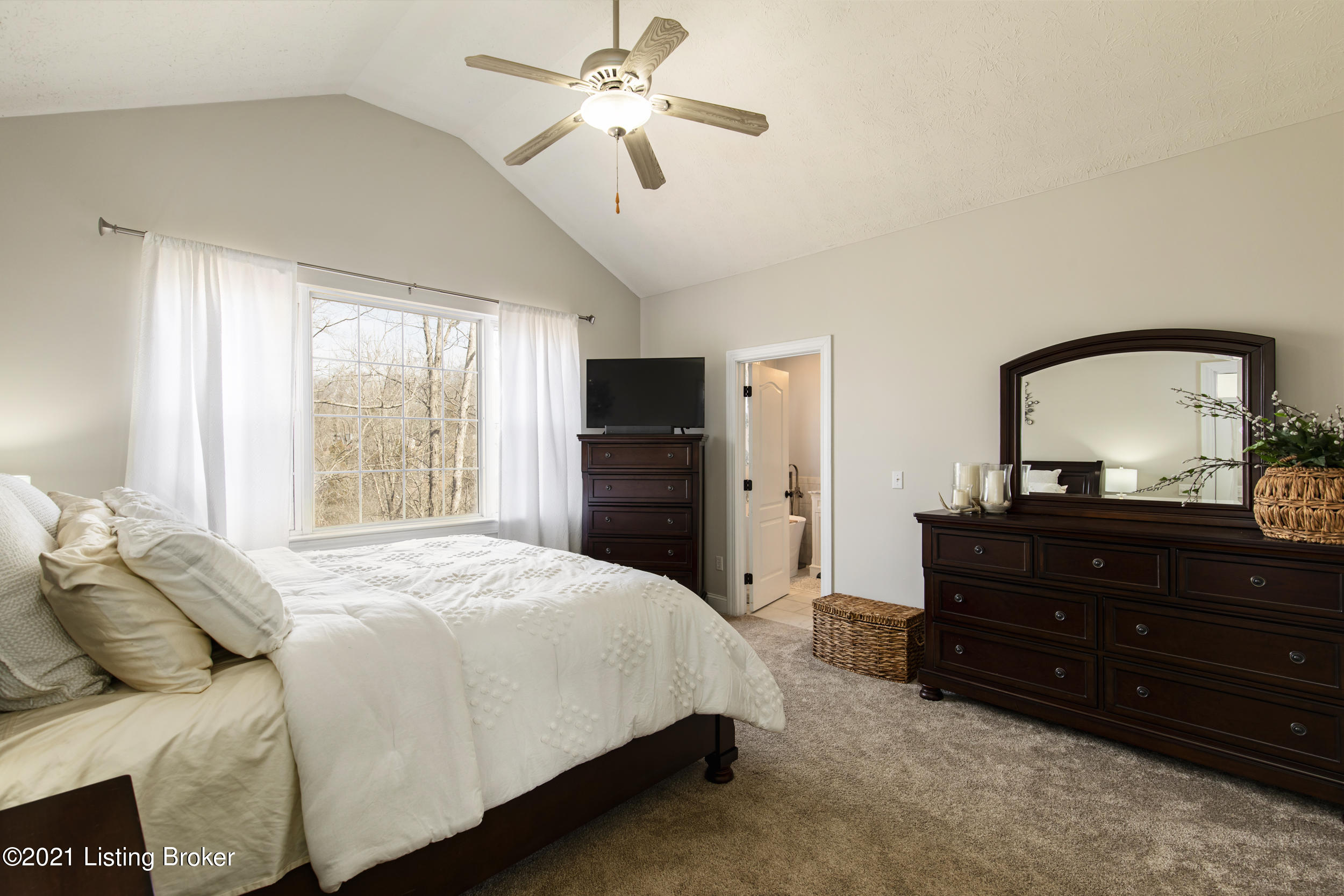 355 Sunny View Road Brandenburg, KY 40108 - Photo 22 of 76 Large Room
