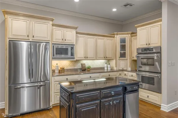 $785,000 | 105 Esplanade Court, Bossier City, LA 71111