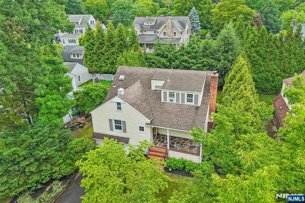 445 Alpine Terrace Ridgewood, NJ 07450 - Photo 2 of 28