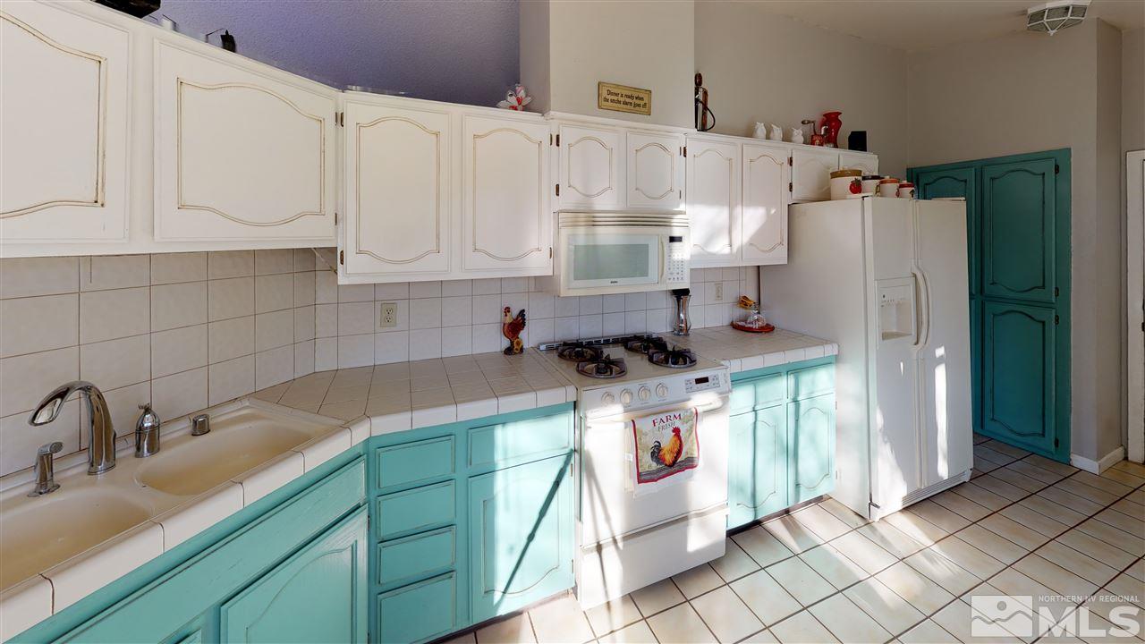 285 Gooseberry Drive Reno, NV 89523 - Photo 24 of 24 a kitchen with refrigerator and cabinets
