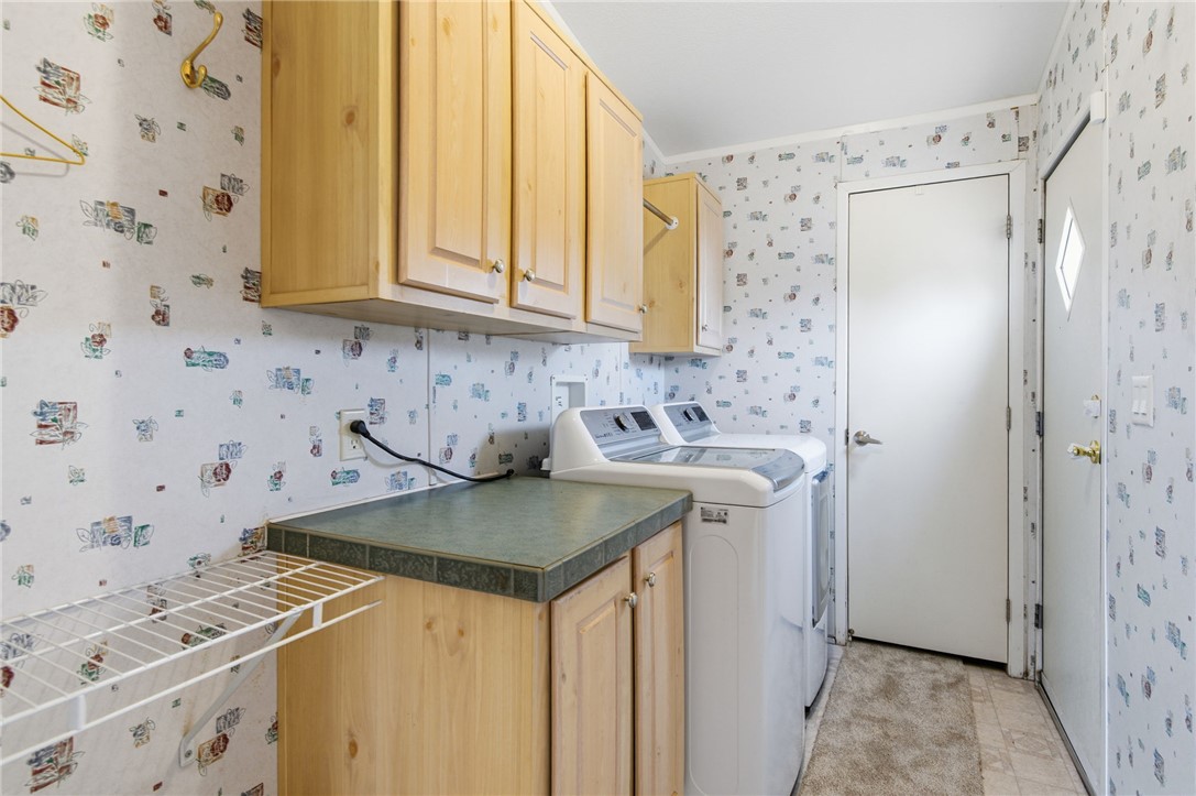 4619 North Lookout Canyon Road Kingman, AZ 86401 - Photo 15 of 50 a utility room with dryer and washer
