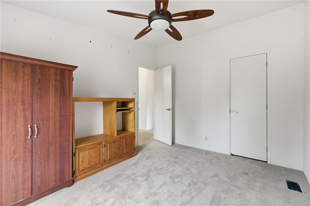 4619 North Lookout Canyon Road Kingman, AZ 86401 - Photo 22 of 50 a view of room with window and ceiling fan