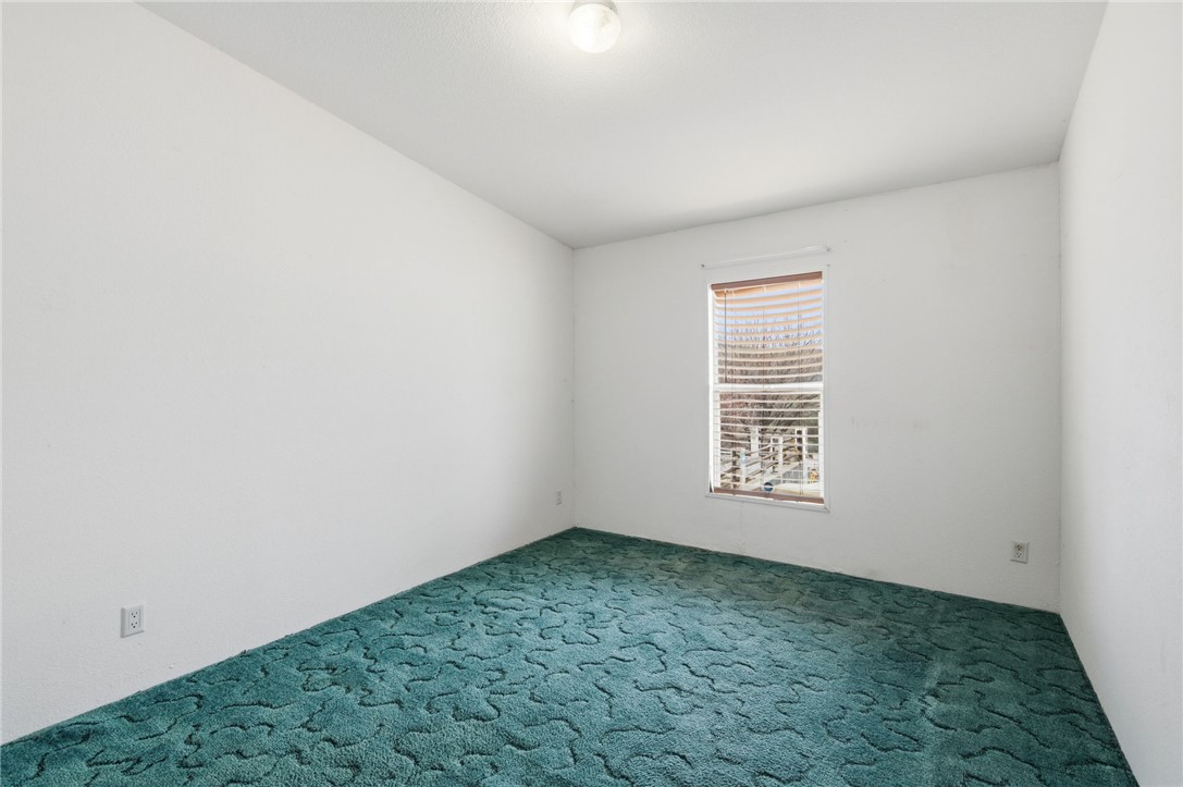 4619 North Lookout Canyon Road Kingman, AZ 86401 - Photo 24 of 50 an empty room with a window