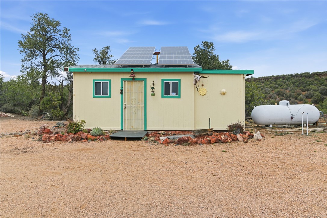 4619 North Lookout Canyon Road Kingman, AZ 86401 - Photo 27 of 50 a view of a house with backyard and trees in the background