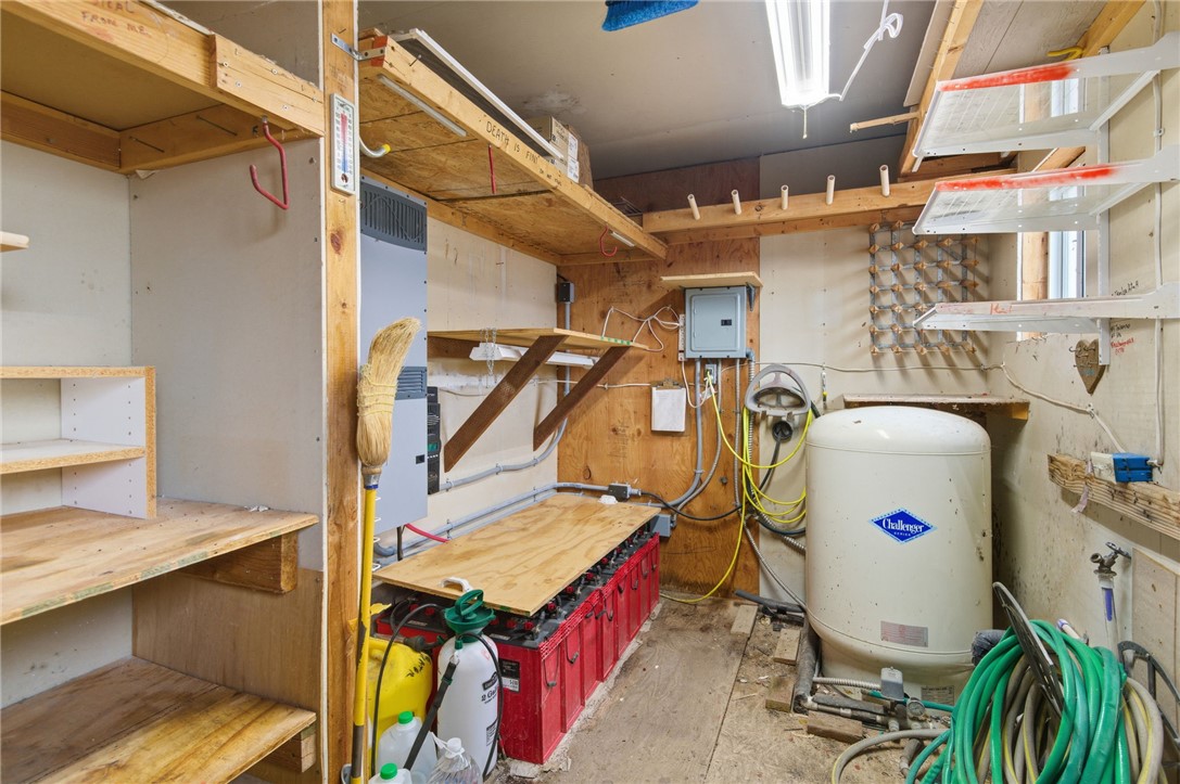 4619 North Lookout Canyon Road Kingman, AZ 86401 - Photo 29 of 50 a utility room with dryer and washer