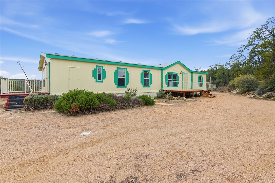 4619 North Lookout Canyon Road Kingman, AZ 86401 - Photo 31 of 50 a front view of a house with a yard