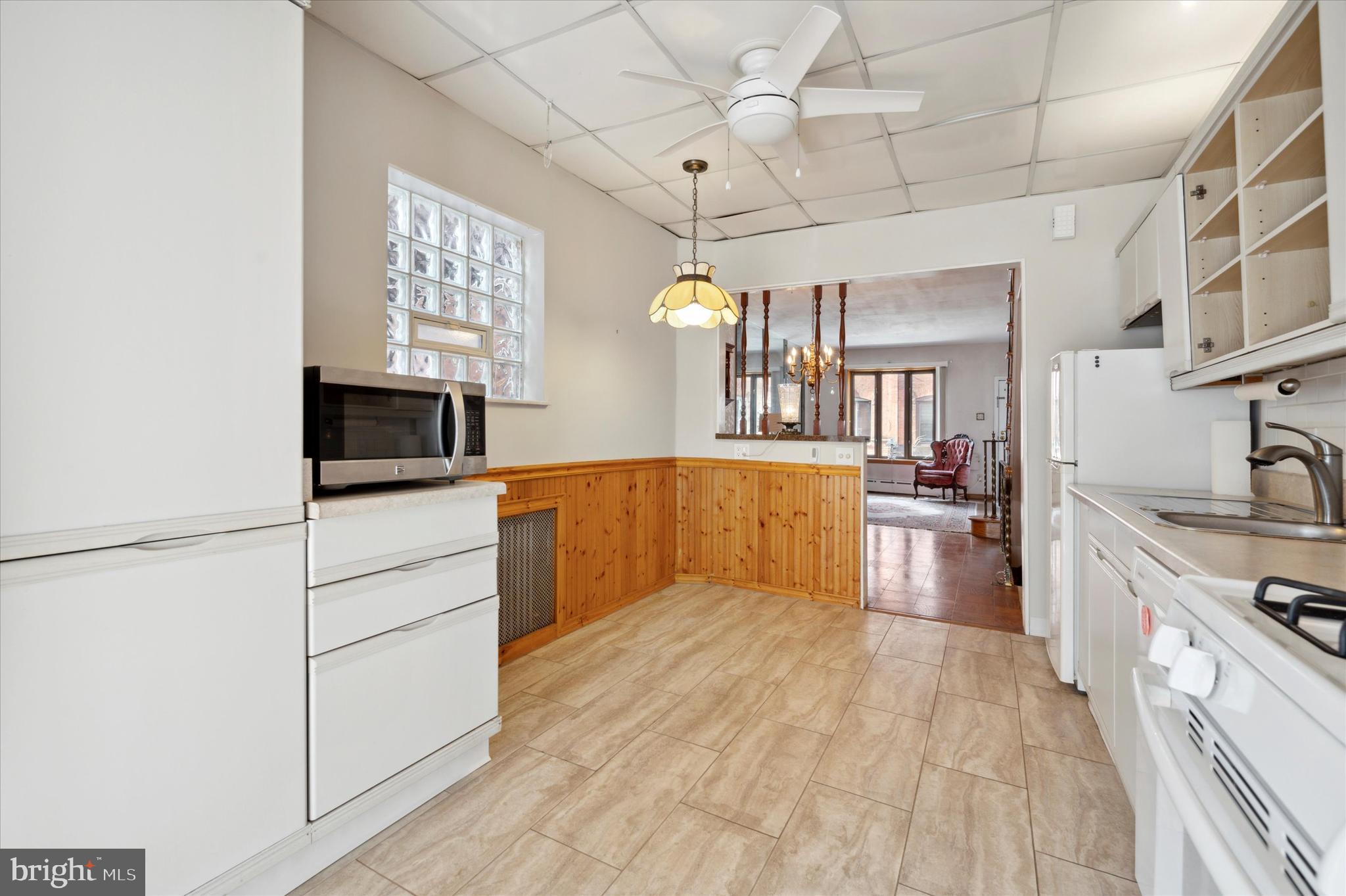 2427 South Lambert Street Philadelphia, PA 19145 - Photo 12 of 25