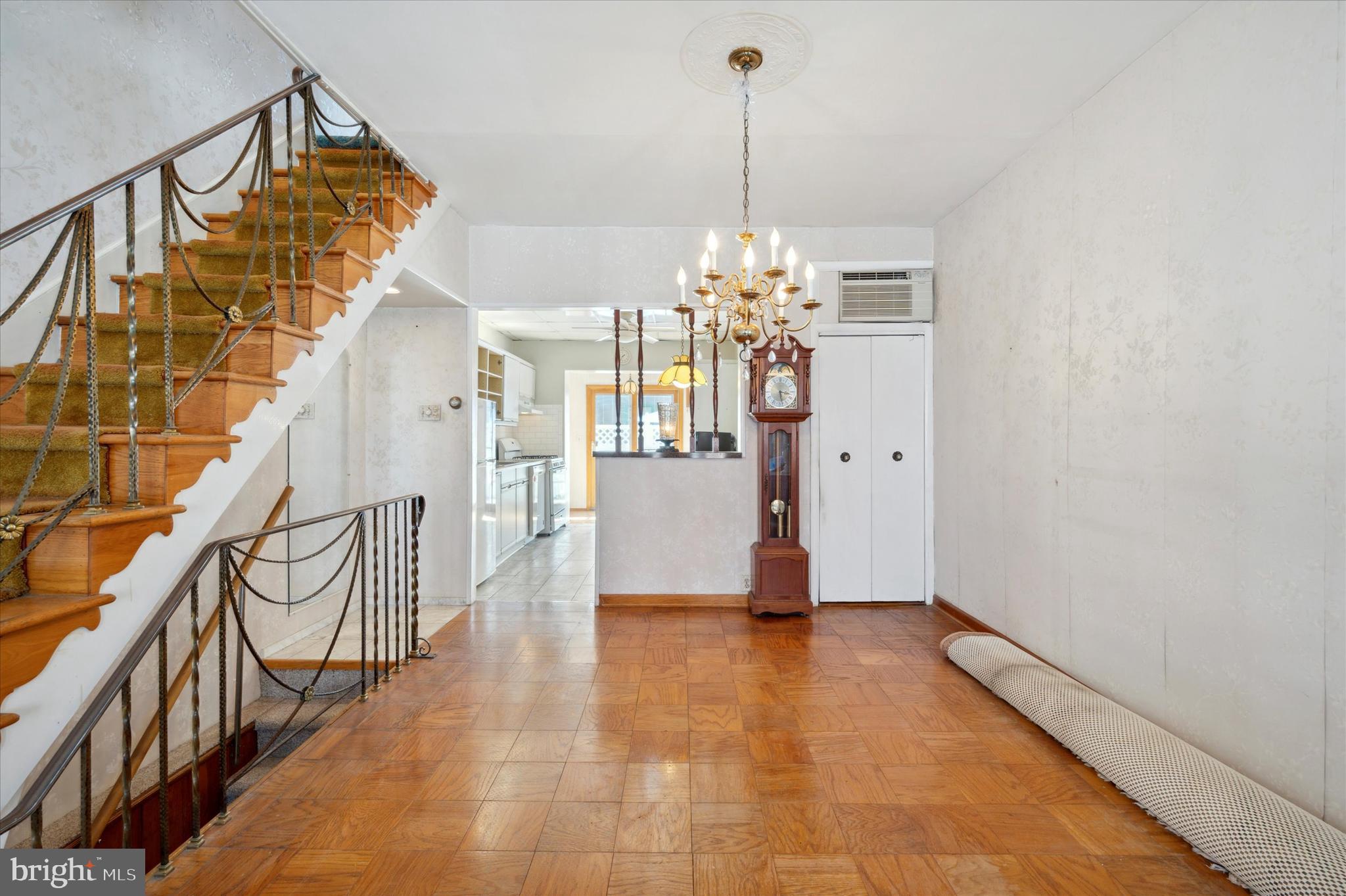 2427 South Lambert Street Philadelphia, PA 19145 - Photo 7 of 25