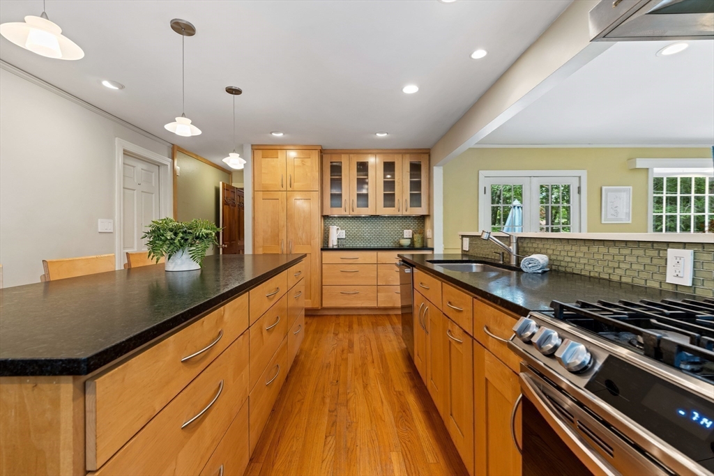 18 Isaac Davis Road Concord, MA 01742 - Photo 10 of 42