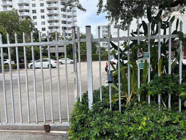 $2,500 | 1300 Lincoln Road, Unit C403, Miami Beach, FL 33139