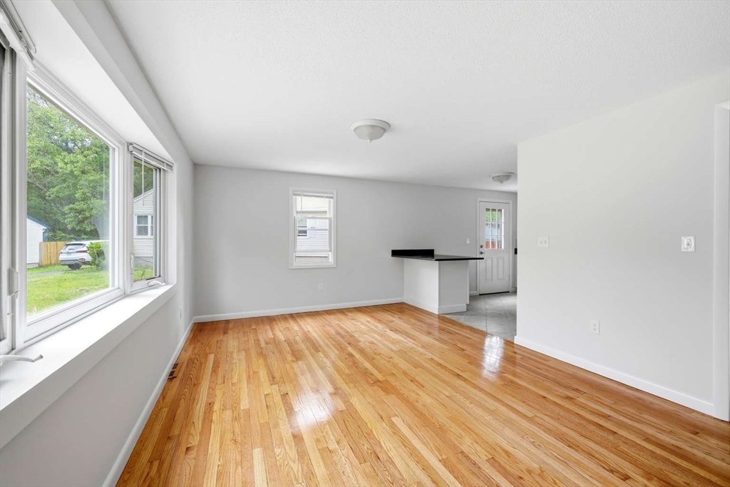 168 Keddy Street Springfield, MA 01109 - Photo 9 of 20