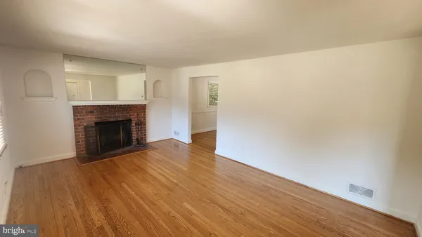 $3,975 | 3165 21st Street North, Arlington, VA 22201