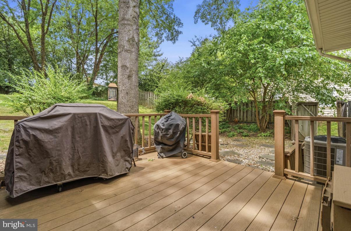 8853 Applecross Lane Springfield, VA 22153 - Photo 35 of 37