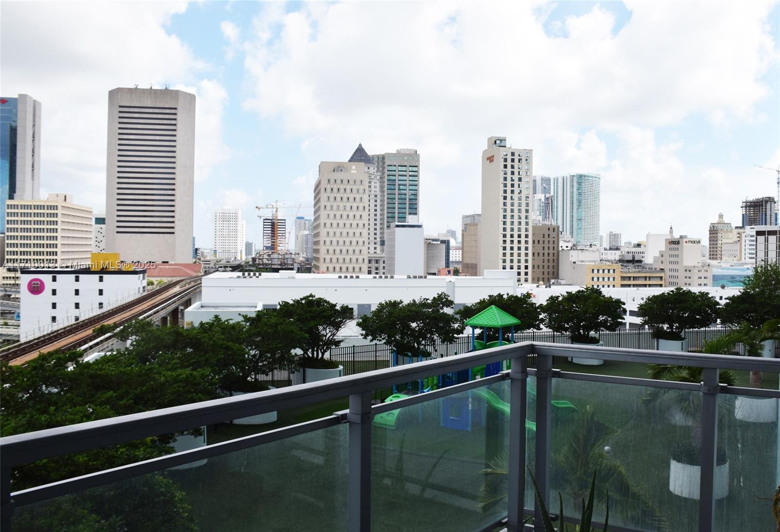 90 Southwest 3rd Street, Unit 1111 Miami, FL 33130 - Photo 16 of 32 Gallery Image 16