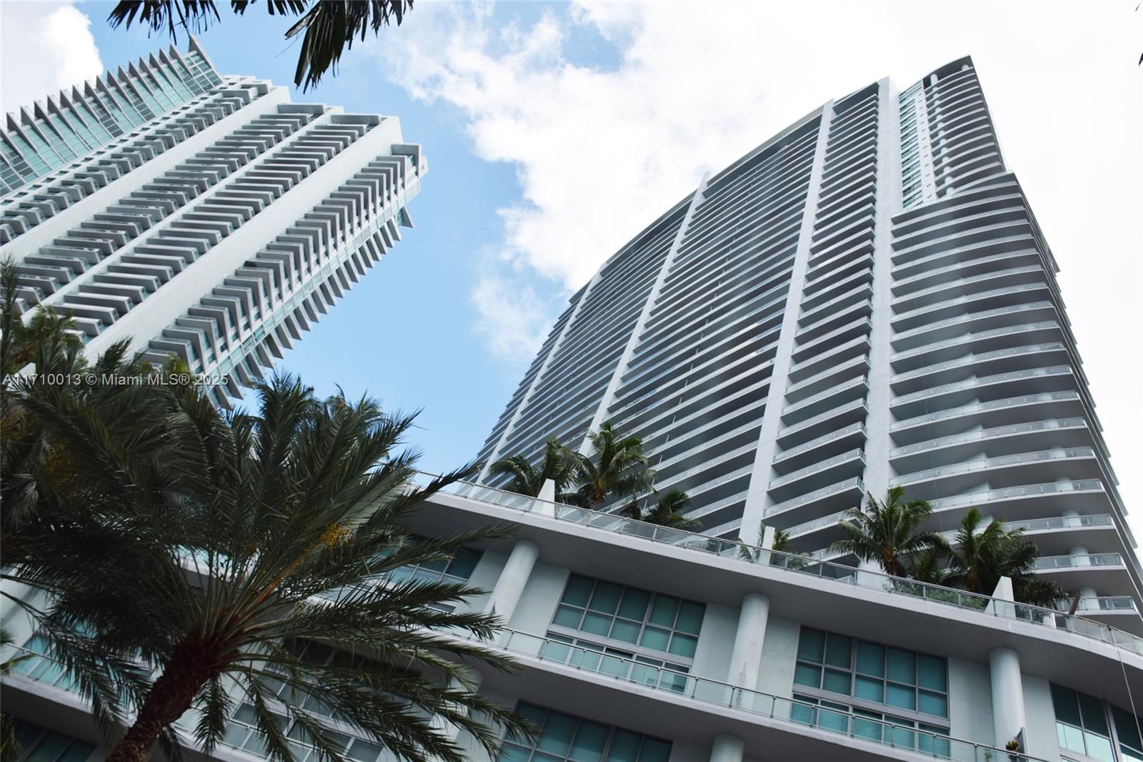 90 Southwest 3rd Street, Unit 1111 Miami, FL 33130 - Photo 2 of 32 Gallery Image 2