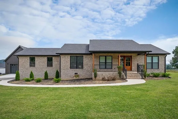 $449,900 | 936 North Spring Street, Sparta, TN 38583