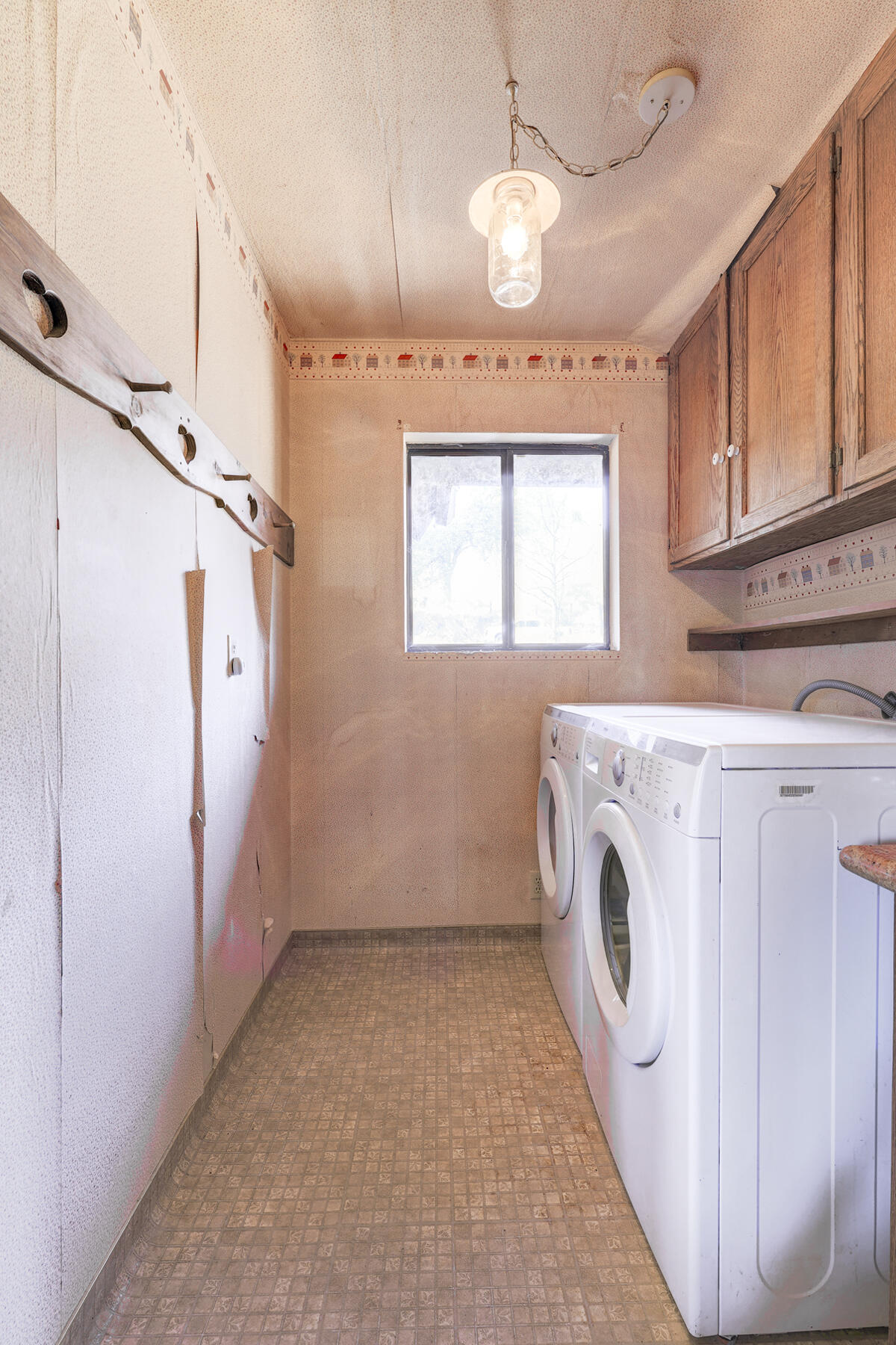 30198 Watts Valley Road Tollhouse, CA 93667 - Photo 20 of 41 BBF-20-Laundryroom