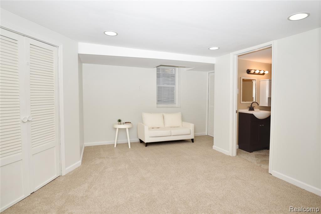 2261 Dunstable Road Birmingham, MI 48009 - Photo 26 of 39