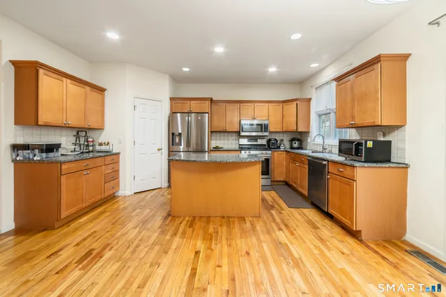 $4,000 | 9 Gettysburg Road, Unit 9, Southbury, CT 06488