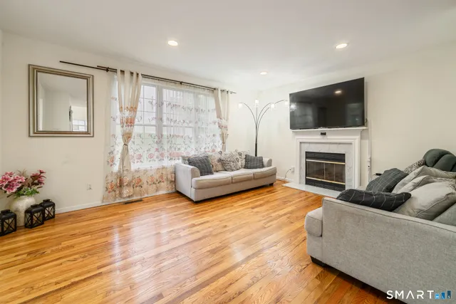 $4,000 | 9 Gettysburg Road, Unit 9, Southbury, CT 06488