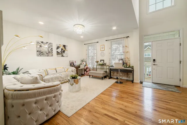 $4,000 | 9 Gettysburg Road, Unit 9, Southbury, CT 06488