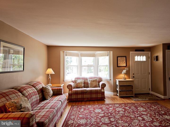 417 Lynbrooke Road Springfield, PA 19064 - Photo 4 of 21