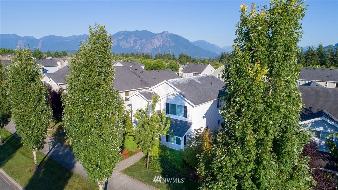 35223 Southeast Ridge Street Snoqualmie, WA 98065 - Photo 3 of 24 Gallery Image 3