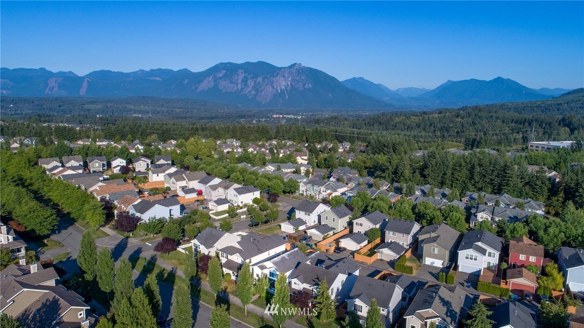 35223 Southeast Ridge Street Snoqualmie, WA 98065 - Photo 5 of 24 Gallery Image 5