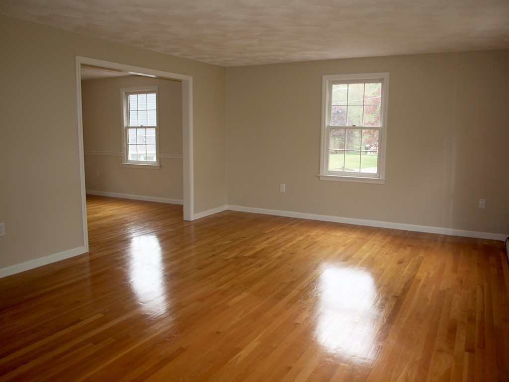 76 Colburn Road Reading, MA 01867 - Photo 4 of 30 Gallery Image 4