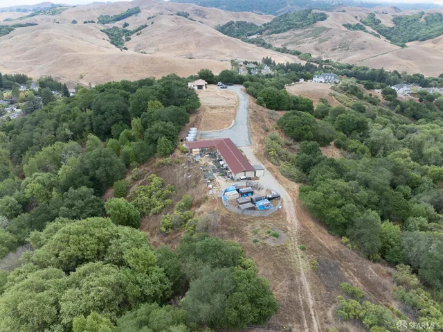 an aerial view of a house with yard outdoor and green space